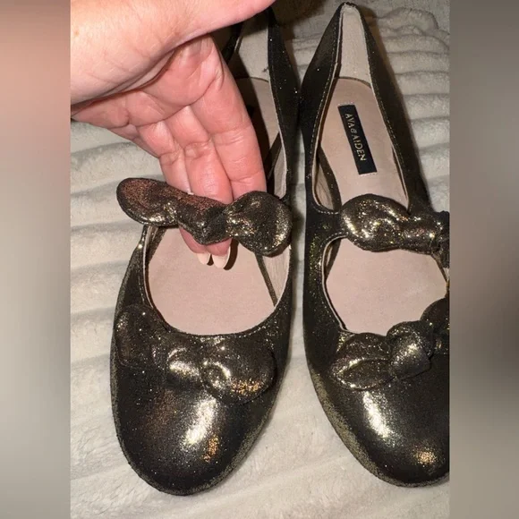Ava & Aiden Gold Bow Flats - Picture 8 of 12